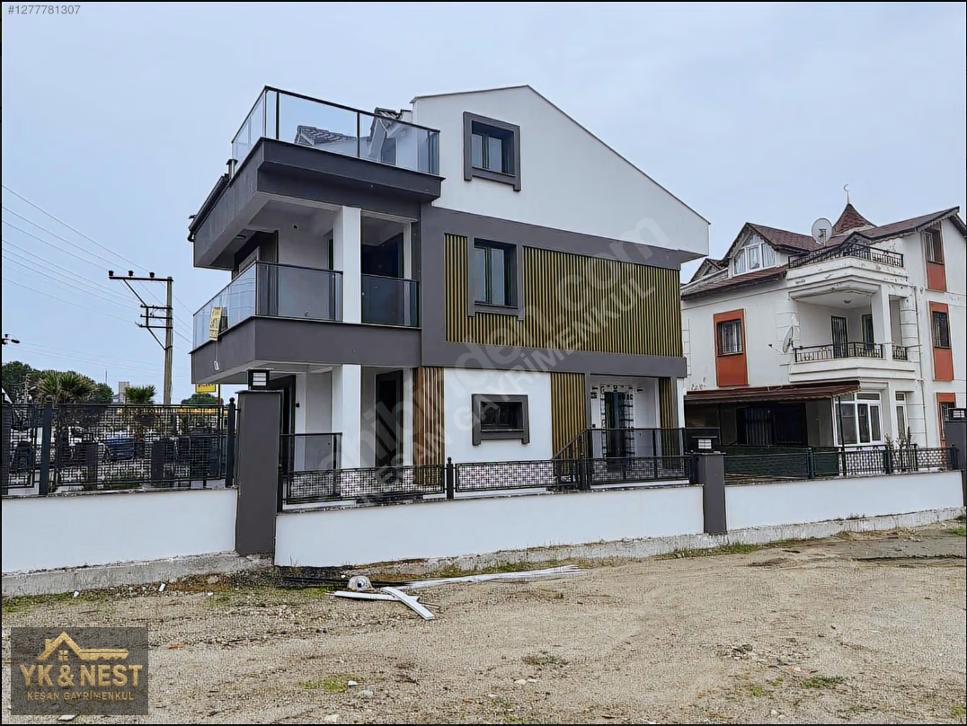 Denize 150m , Müstakil Bahçeli Ultra Lüks 4+1 Villa